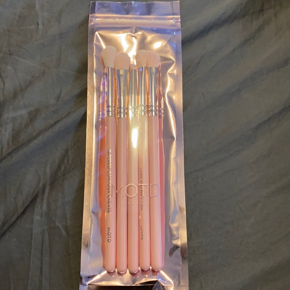Eye/contour brushes